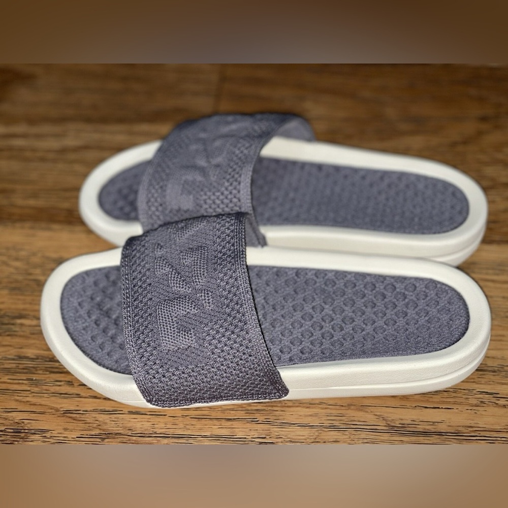 689.696. NEW SIZE 11 APL Gray Knit Slide Sandals with White Sole